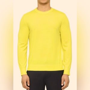 Theory, cyber yellow Men’s fine merino wool crew neck sweater. Size M.